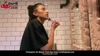 Hira Helis kadınlar tuvaletinde zorla sakso çekip sikildi